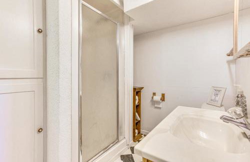 Lakefront Home with Patio in Havana! - Photo 21