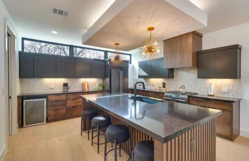 Architectural East Austin Home with Pool & Casita - Photo 14