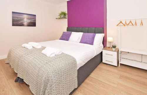 Somerville House by YourStays - 4 Bedroom House in Crewe - Photo 2