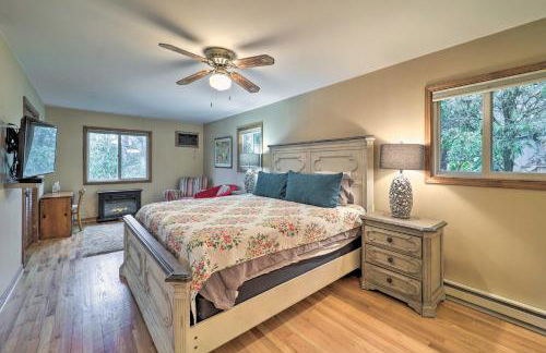 Pool and Lake Access Mtn-View Cottage in Newland - Foto 13