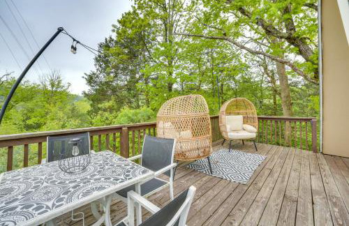 Cozy Cabin w/ Fire Pit: Walk to Lake Taneycomo! - Photo 2