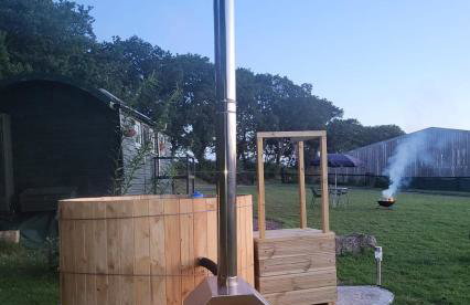 Cosy Off Grid Shepherds Hut with Wood Fired Hot Tub - Foto 10