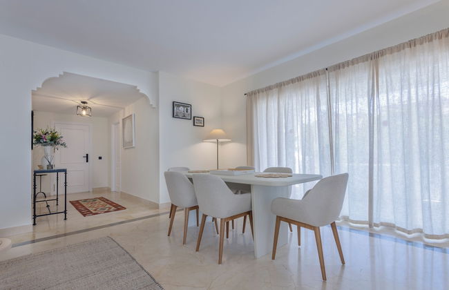 3 Bedroom, 3 Bathroom Beachside Apartment - Foto 18