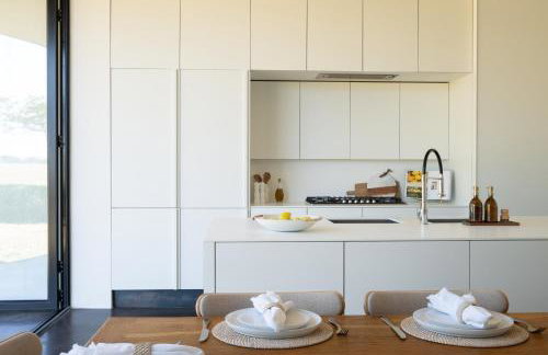 Pass the Keys Bond-villain Style Home with Panoramic Views - Foto 14