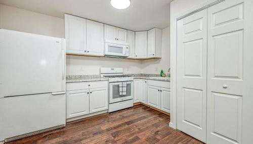 Totally New Awesome North Fresno Back Studio - Foto 2, stove