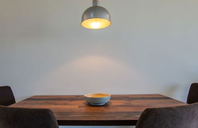 2 Bed Apartment w Distant Sea and Country Views - Foto 32