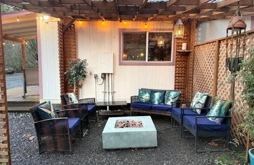 Enchanted Hollow- Cozy, Romantic Woodland Getaway - Photo 53