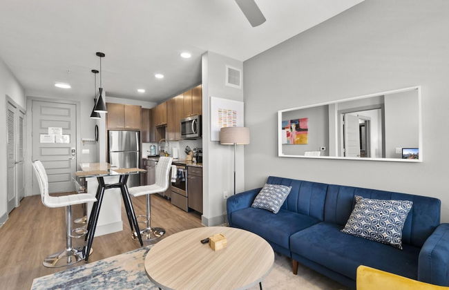 Modern 1BR King Suite Close to Downtown w Fast Wifi - Foto 1