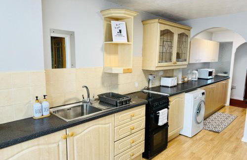 Professional 4BR House - Lace Market, Uni, QMC, City Centre & M1 - Sleeps 8 - Foto 7