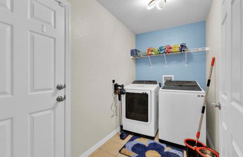 Gorgeous Family Home w Pool, pool Spa, BBQ, Game Room - Foto 11