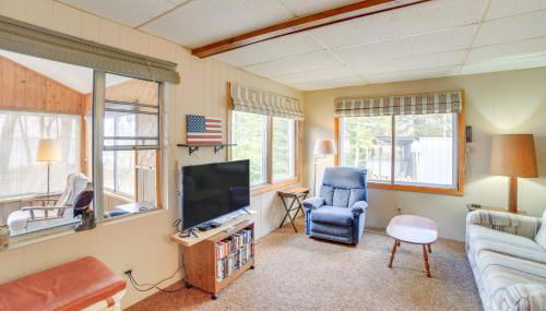 Dock and Fire Pit Lakefront Cottage in Gould City! - Foto 4