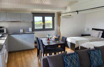 Joe & Vera's Villa - Photo 4