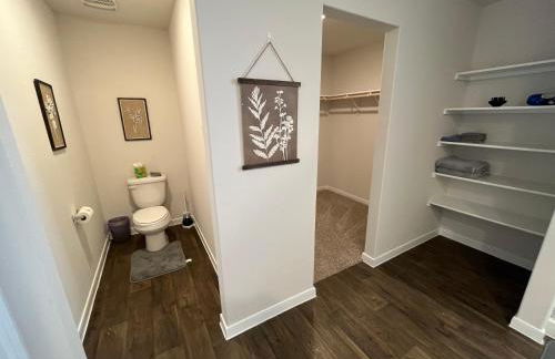 New 4BR Walk to Community Pool & Playground - Foto 35