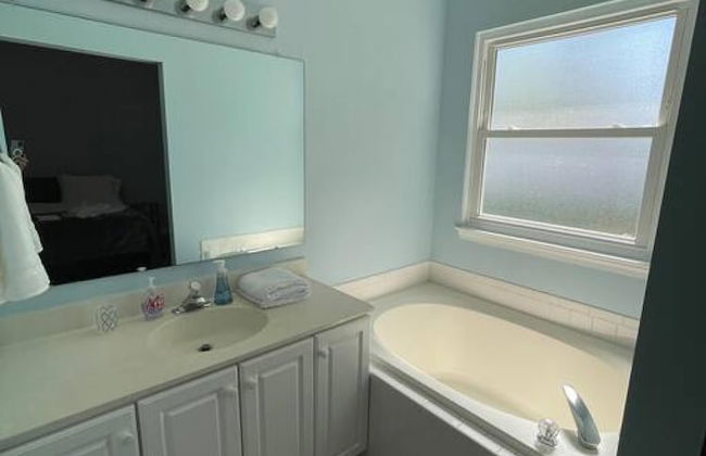 Relaxing Ranch With 1 King and 2 Queens Fast Wifi - Foto 9