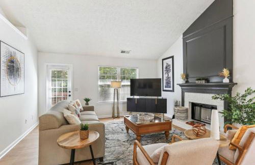 Sophisticated 3 Bedroom Retreat-Near Six Flags - Foto 3