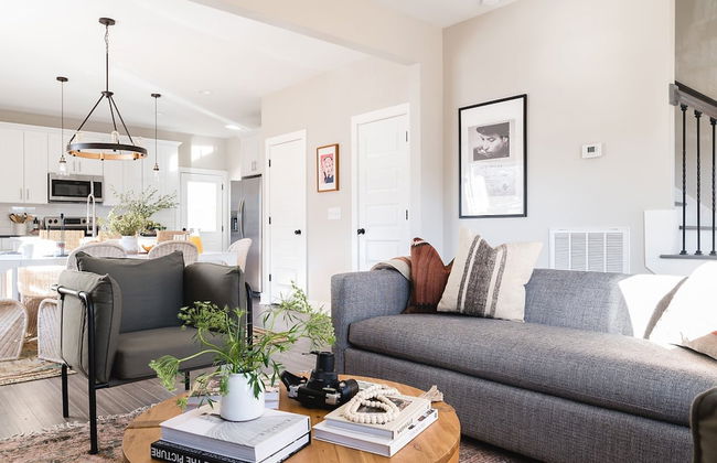 Stapleton Mcgraw by Avantstay 2 Units Sleeps 16 Spacious Home in Nashville - Photo 6