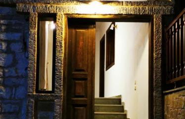 Venetia's Stone House - Photo 28