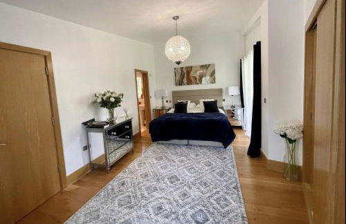 Modern contemporary home in beautiful setting - Foto 60