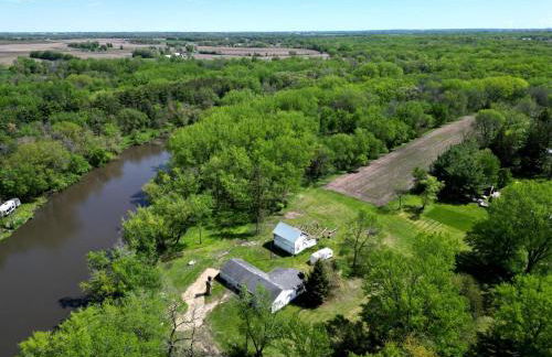 Riverside Retreat - Renovated Home on 15 Acres! - Foto 26