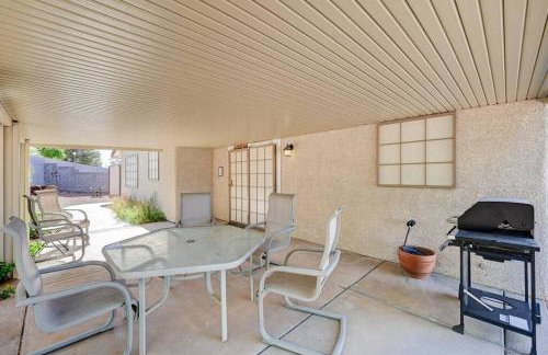 Cozy Getaway with King Bed, BBQ & Spacious Backyard - Photo 16