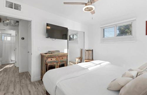 Featherlight Cottage with BBQ and Hot Tub in Downtown Phoenix - Foto 32