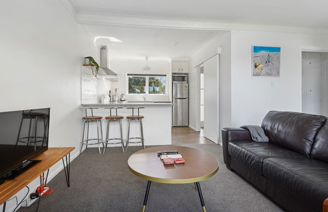 Renovated Takapuna 2BR Apt - Parking - Foto 17