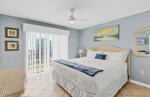 3BR Condo Gulf Views with Pool, Boat Launch and Dock - Photo 10