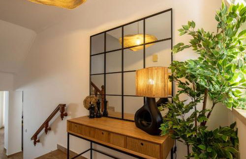 Luxuosa Villa com Piscina, Garagem e Vista Mar - Foto 42