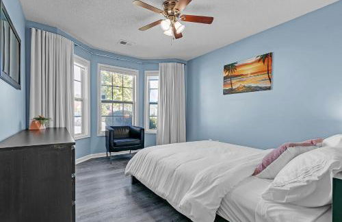 Modern 6BR Haven with Playroom, Gym & Deck! home - Photo 14