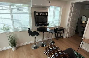 1BR 1BA Kitchenette, Arcade, Patio BBQ, Fire Pit - Foto 10