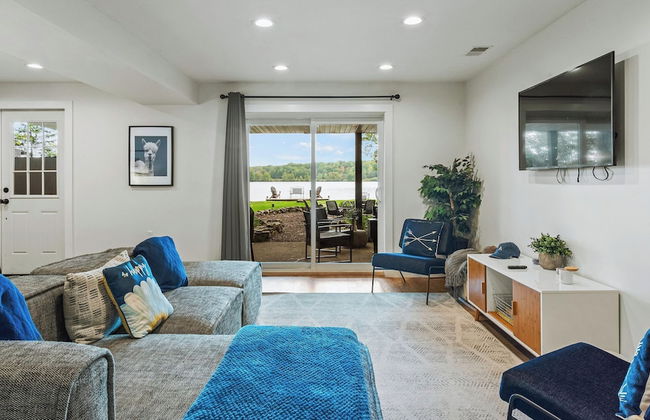 Lake Daze by Avantstay Lakefront w/ Modern Interior, Enclosed Porch & Hot Tub - Foto 18