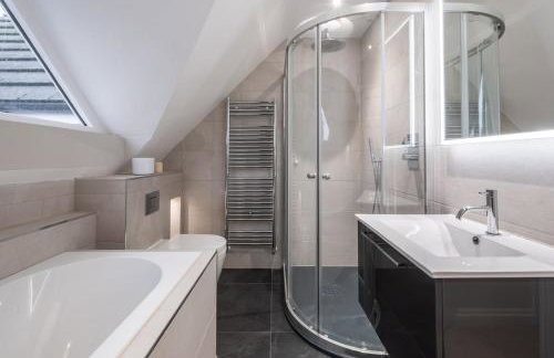 5BDR Luxe Villa By Torr Property Group Short Lets & Serviced Accommodation With Free Parking & River View Stratford-Upon-Avon - Foto 45