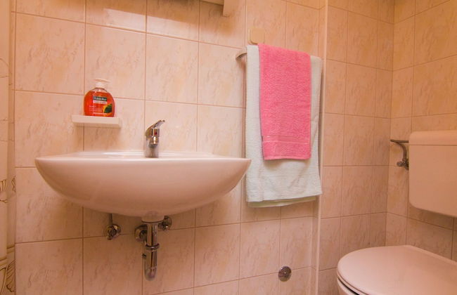 Refined and Timeless Krk Apartment With Terrace - Photo 20