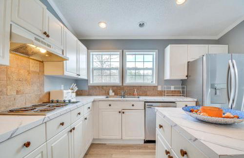 8 Mi to Jordan Lake Spacious New Hill Home - Foto 5