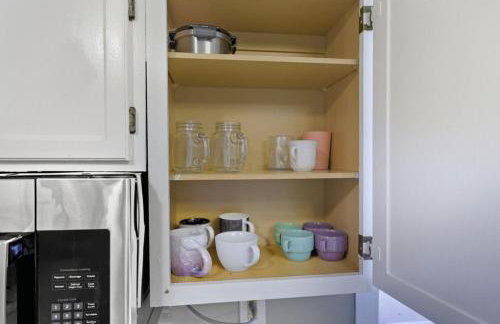 Next Stop! Comfort! 3 BR Near Amtrak Station! - Foto 6