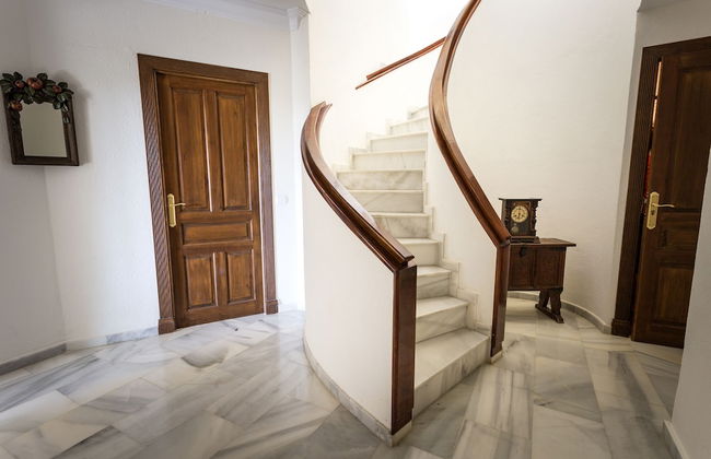 Villa Near Beach In Marbella - Photo 32