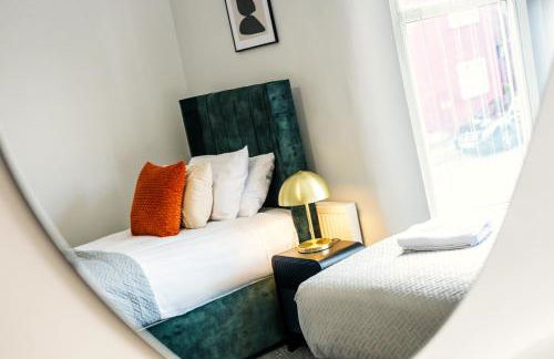 Balfour House - Air Host & Stay - Sleeps 8, free parking - Foto 18