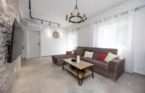 Lovely Home In Ostrvica - Photo 5