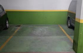 Piso con patio privado y parking Nervión Sevilla - Foto 4