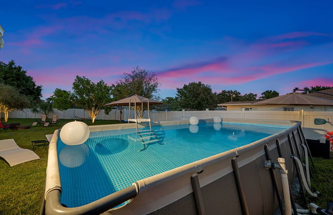 Paradise Haven- Amazing 4BR Oasis With Pool - Foto 25