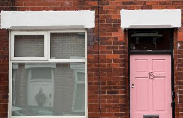 Altrincham House - 2BR - Sleeps 6 - WiFi - Parking - Foto 13