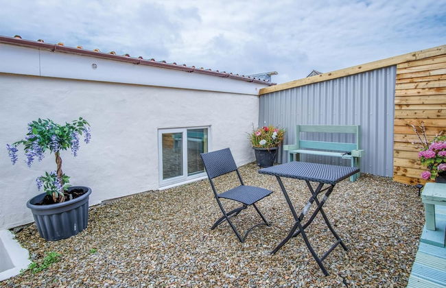Clouds - 1 Bedroom Holiday Home - Milford Haven - Photo 1