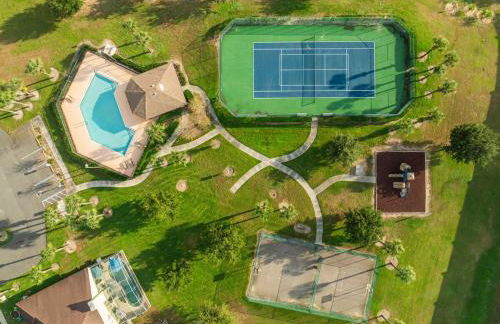 Disney-Close Lakefront Renovated 4BR Pool - Foto 49