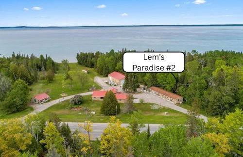 Lakefront Cabin Mackinac Views Firepit - Foto 9