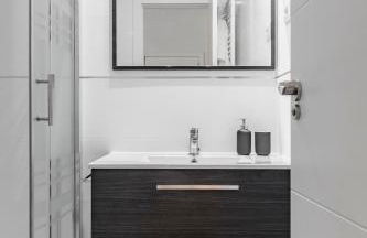 Cozy 2 bedroom apartment with patio - Photo 9