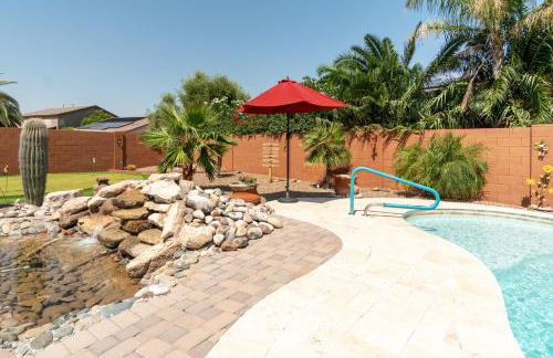 Oasis Villa With Pool, Putting Green & Pool Table - Photo 2