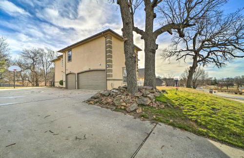 Upscale Home with Views and Game Room! - Foto 32