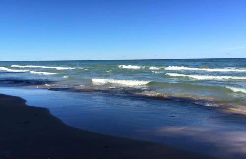 Peaceful Forested 5 Bdrm Near Lake sleeps up to 16 - Photo 21