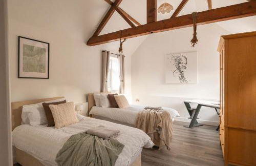 Stunning 5-bed Barn Conversion in Newark-on-Trent by Renzo, Beautiful Surroundings, Sleeps 10! - Foto 21