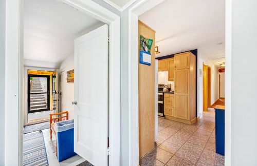 Yorita Manor - Lake Front Getaway! Dogs, Fire Pit & Deck - Photo 10